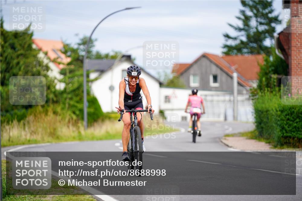 31.08.2025 - Elbe Triathlon Hamburg Michael Burmester http://msf.ph/oto/8688998 31.08.2025 16:05:23 Radfahren  meine-sportfotos.de