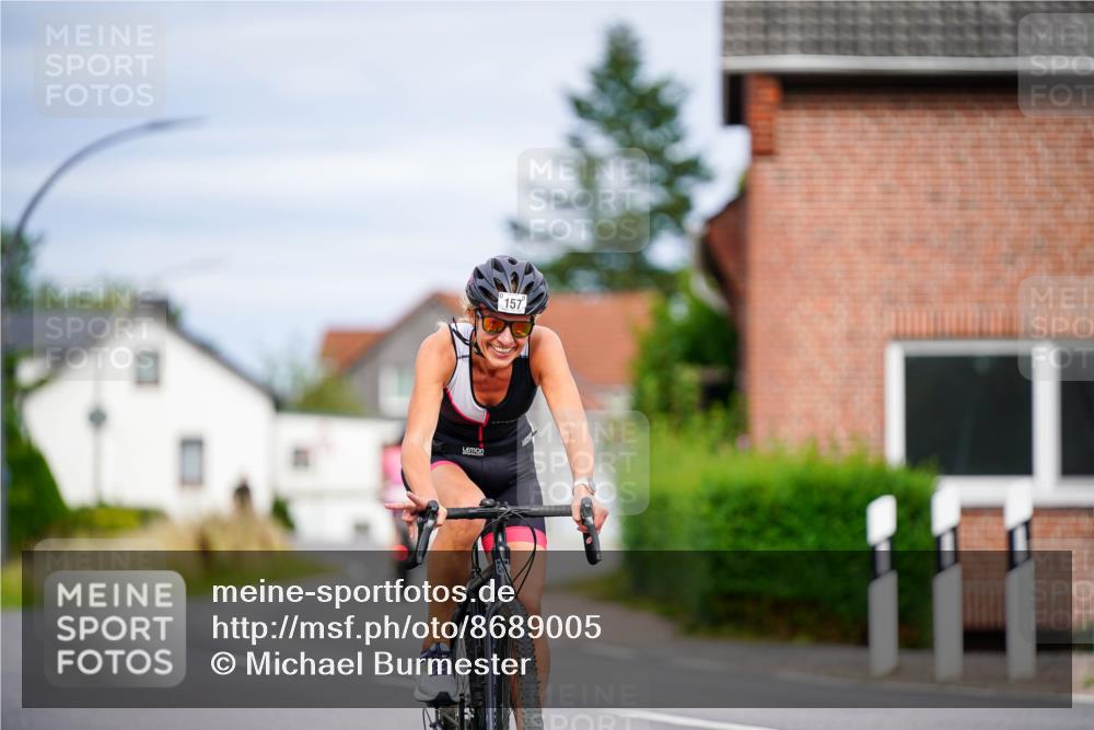 31.08.2025 - Elbe Triathlon Hamburg Michael Burmester http://msf.ph/oto/8689005 31.08.2025 16:05:24 Radfahren  meine-sportfotos.de