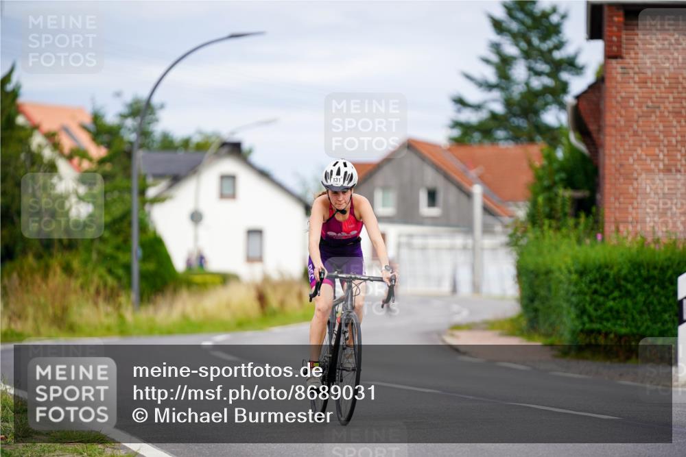 31.08.2025 - Elbe Triathlon Hamburg Michael Burmester http://msf.ph/oto/8689031 31.08.2025 16:07:49 Radfahren  meine-sportfotos.de