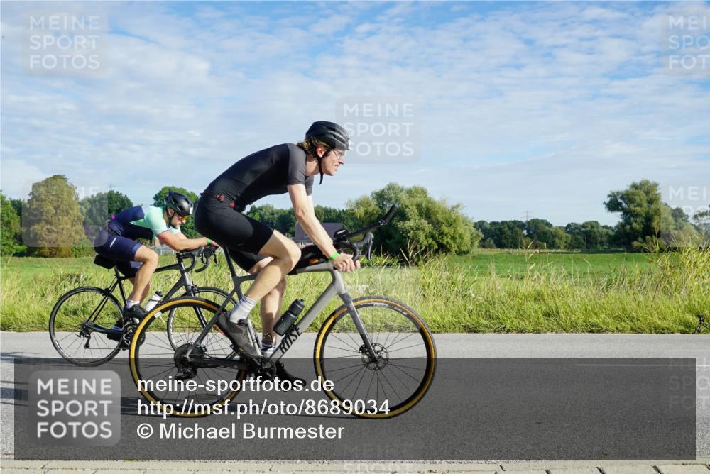 31.08.2025 - Elbe Triathlon Hamburg Michael Burmester http://msf.ph/oto/8689034 31.08.2025 09:14:46 Radfahren 377, 421, 493 meine-sportfotos.de