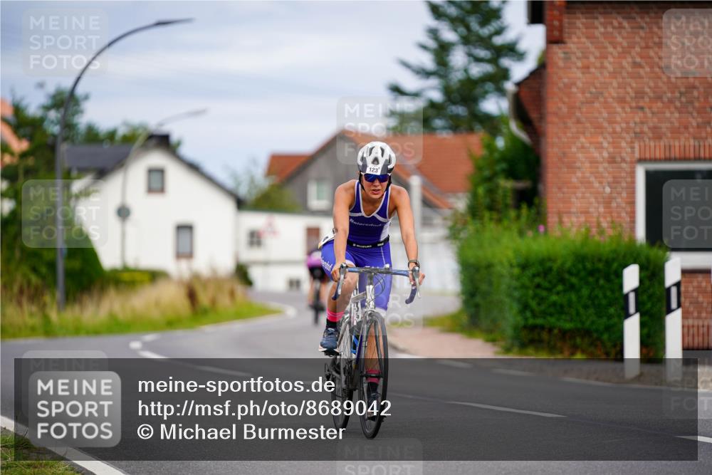31.08.2025 - Elbe Triathlon Hamburg Michael Burmester http://msf.ph/oto/8689042 31.08.2025 16:07:59 Radfahren  meine-sportfotos.de