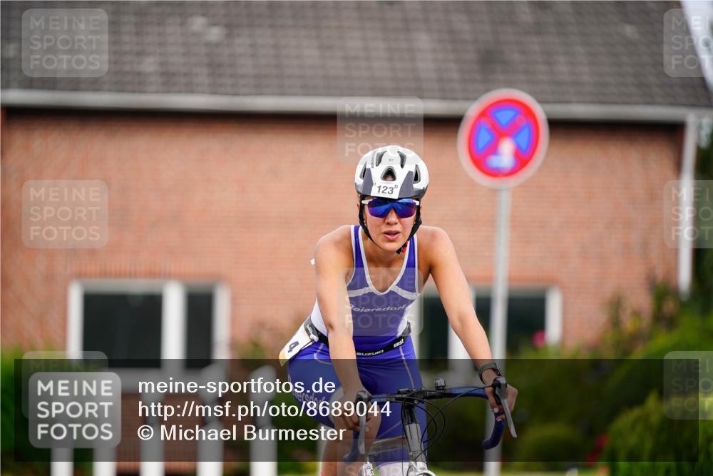31.08.2025 - Elbe Triathlon Hamburg Michael Burmester http://msf.ph/oto/8689044 31.08.2025 16:08:00 Radfahren  meine-sportfotos.de