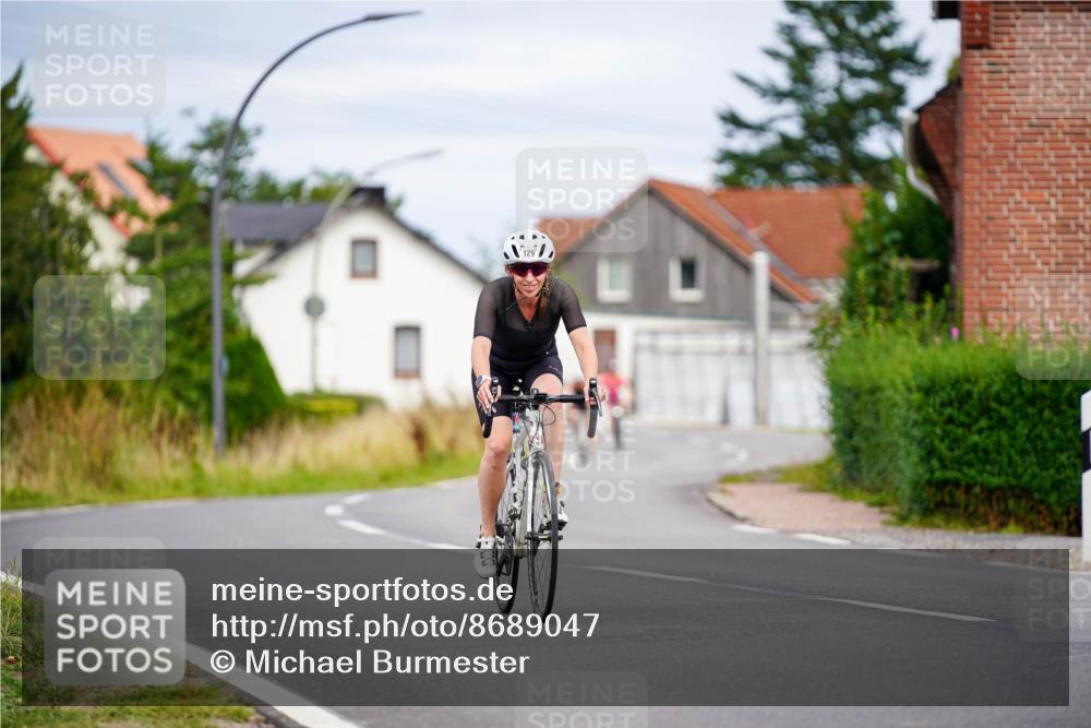 31.08.2025 - Elbe Triathlon Hamburg Michael Burmester http://msf.ph/oto/8689047 31.08.2025 16:08:27 Radfahren  meine-sportfotos.de