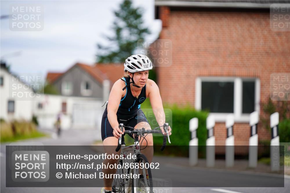 31.08.2025 - Elbe Triathlon Hamburg Michael Burmester http://msf.ph/oto/8689062 31.08.2025 16:08:36 Radfahren  meine-sportfotos.de
