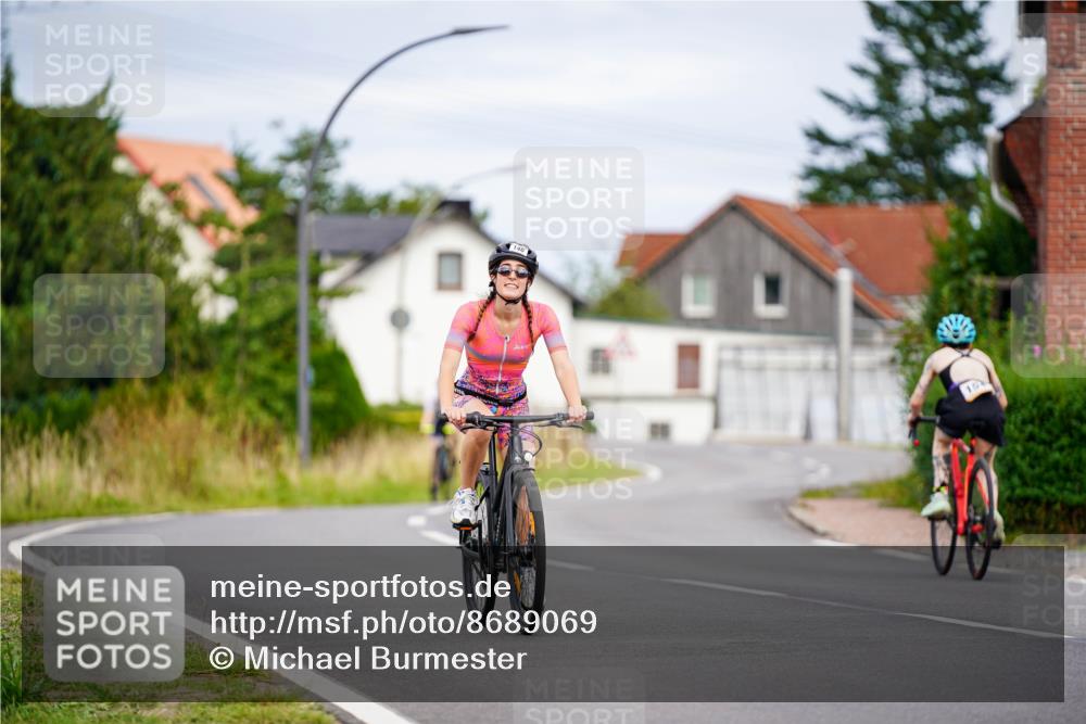 31.08.2025 - Elbe Triathlon Hamburg Michael Burmester http://msf.ph/oto/8689069 31.08.2025 16:08:39 Radfahren  meine-sportfotos.de