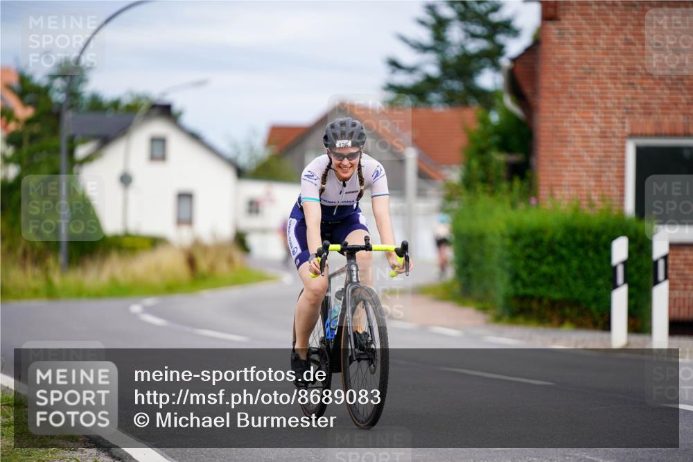 31.08.2025 - Elbe Triathlon Hamburg Michael Burmester http://msf.ph/oto/8689083 31.08.2025 16:08:45 Radfahren  meine-sportfotos.de