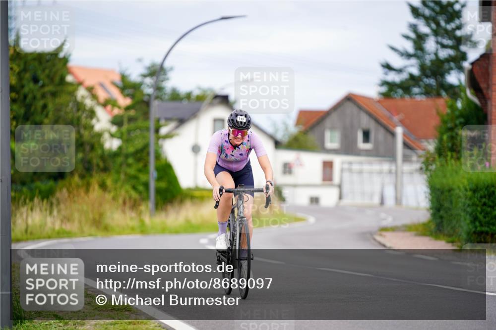 31.08.2025 - Elbe Triathlon Hamburg Michael Burmester http://msf.ph/oto/8689097 31.08.2025 16:08:56 Radfahren  meine-sportfotos.de