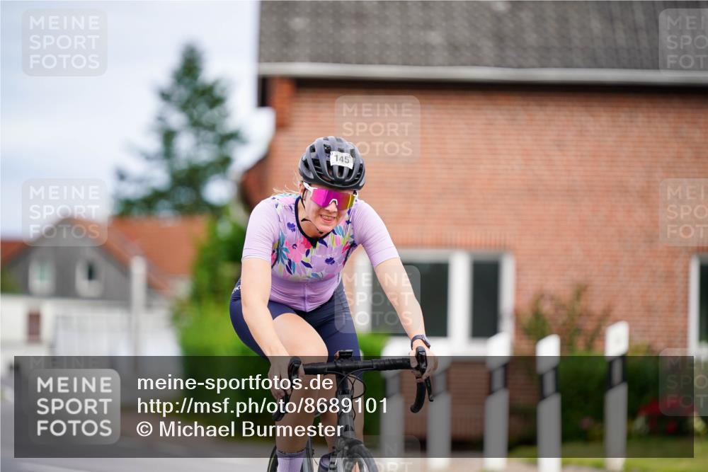 31.08.2025 - Elbe Triathlon Hamburg Michael Burmester http://msf.ph/oto/8689101 31.08.2025 16:08:57 Radfahren  meine-sportfotos.de