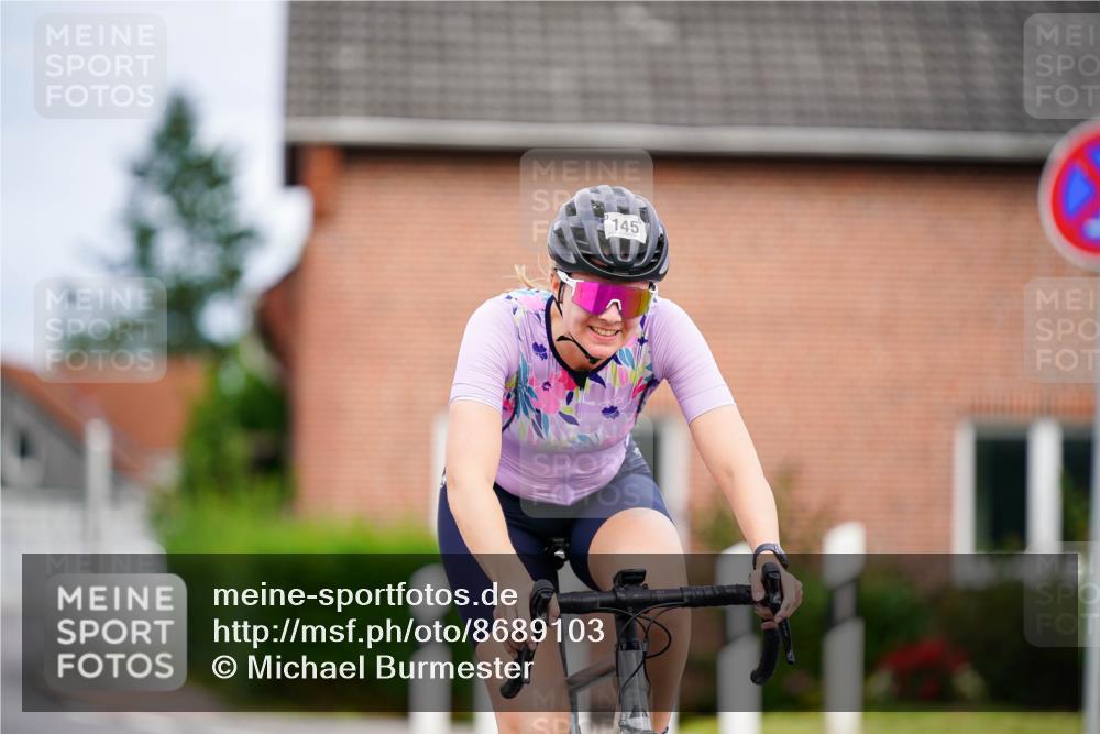 31.08.2025 - Elbe Triathlon Hamburg Michael Burmester http://msf.ph/oto/8689103 31.08.2025 16:08:57 Radfahren  meine-sportfotos.de