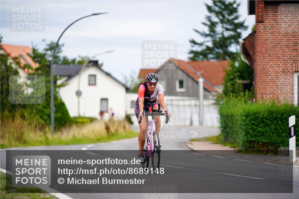 31.08.2025 - Elbe Triathlon Hamburg Michael Burmester http://msf.ph/oto/8689148 31.08.2025 16:10:16 Radfahren  meine-sportfotos.de