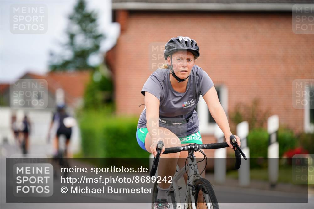 31.08.2025 - Elbe Triathlon Hamburg Michael Burmester http://msf.ph/oto/8689242 31.08.2025 16:13:15 Radfahren  meine-sportfotos.de