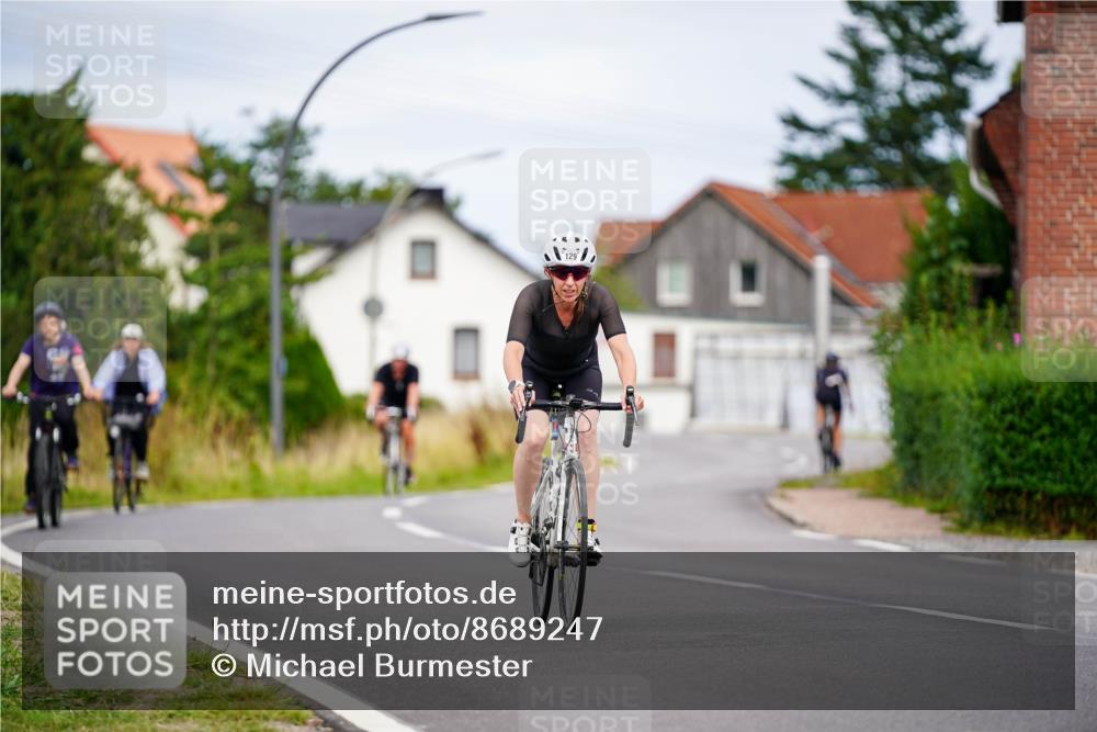 31.08.2025 - Elbe Triathlon Hamburg Michael Burmester http://msf.ph/oto/8689247 31.08.2025 16:13:19 Radfahren  meine-sportfotos.de