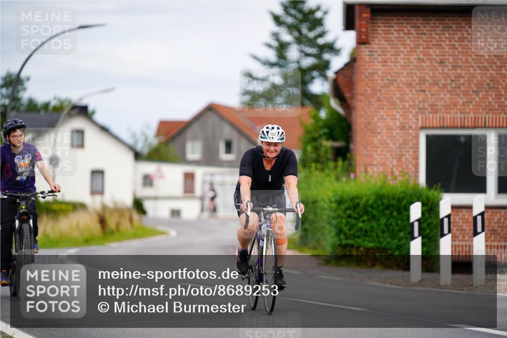 31.08.2025 - Elbe Triathlon Hamburg Michael Burmester http://msf.ph/oto/8689253 31.08.2025 16:13:24 Radfahren  meine-sportfotos.de