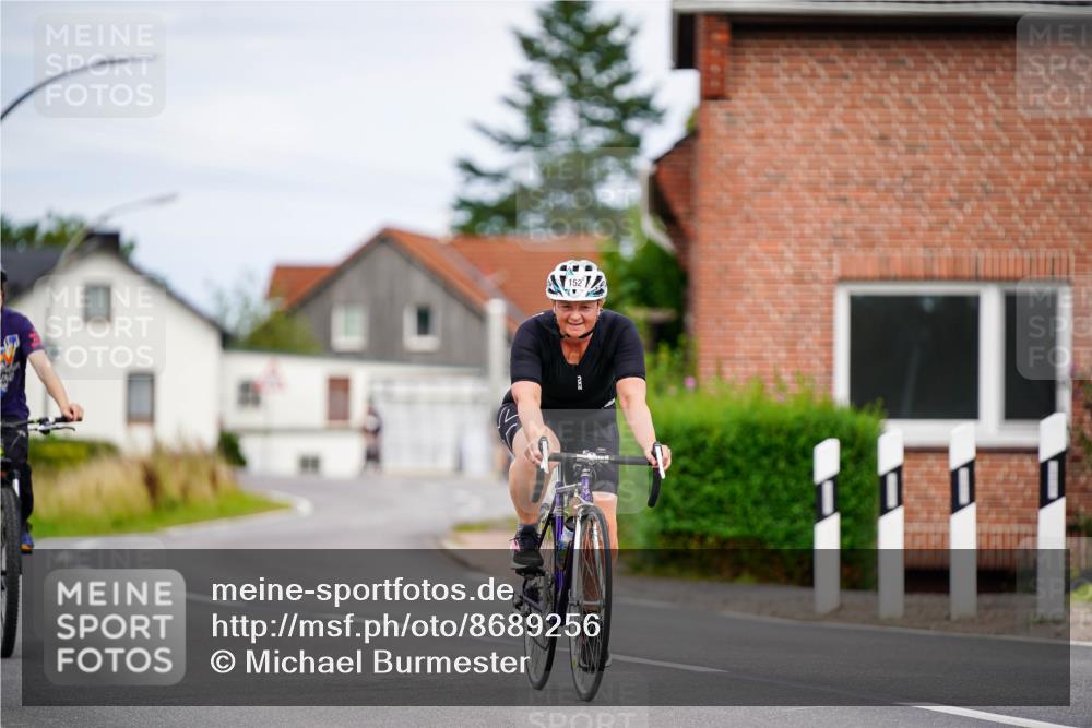 31.08.2025 - Elbe Triathlon Hamburg Michael Burmester http://msf.ph/oto/8689256 31.08.2025 16:13:24 Radfahren  meine-sportfotos.de