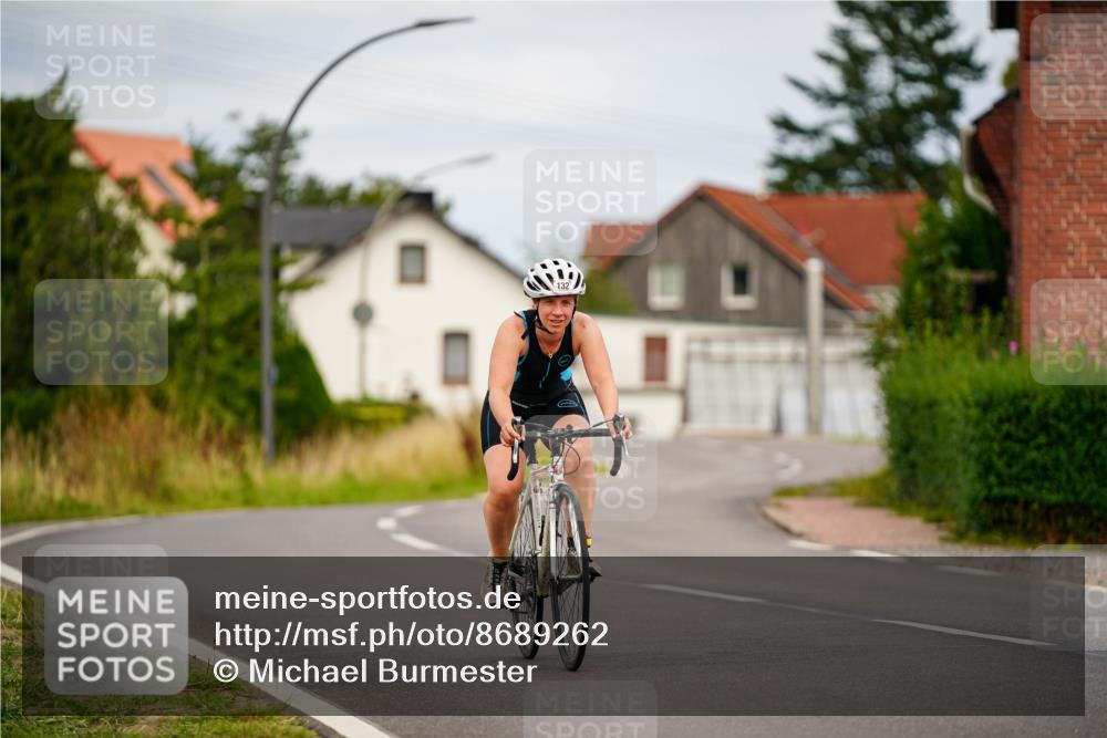31.08.2025 - Elbe Triathlon Hamburg Michael Burmester http://msf.ph/oto/8689262 31.08.2025 16:13:43 Radfahren  meine-sportfotos.de