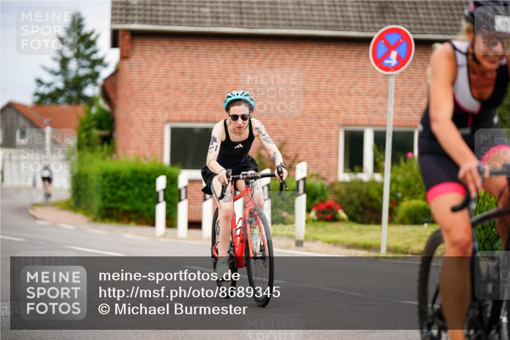 31.08.2025 - Elbe Triathlon Hamburg Michael Burmester http://msf.ph/oto/8689345 31.08.2025 16:16:07 Radfahren  meine-sportfotos.de
