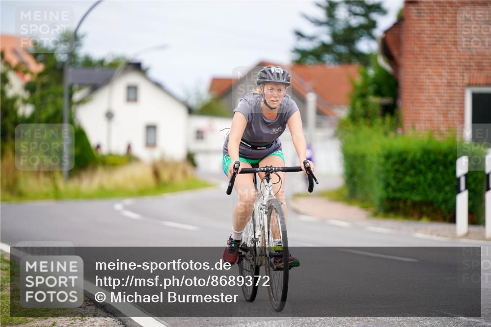 31.08.2025 - Elbe Triathlon Hamburg Michael Burmester http://msf.ph/oto/8689372 31.08.2025 16:18:24 Radfahren  meine-sportfotos.de