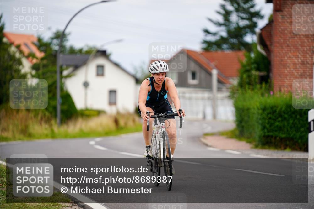 31.08.2025 - Elbe Triathlon Hamburg Michael Burmester http://msf.ph/oto/8689387 31.08.2025 16:18:50 Radfahren  meine-sportfotos.de