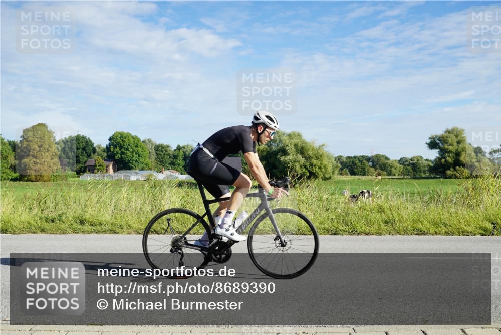 31.08.2025 - Elbe Triathlon Hamburg Michael Burmester http://msf.ph/oto/8689390 31.08.2025 09:22:35 Radfahren 166, 181, 193, 195, 304, 430, 479, 557, 614, 834 meine-sportfotos.de