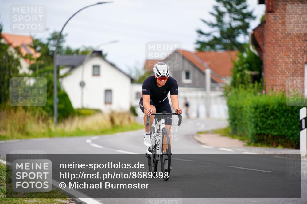 31.08.2025 - Elbe Triathlon Hamburg Michael Burmester http://msf.ph/oto/8689398 31.08.2025 16:19:19 Radfahren  meine-sportfotos.de