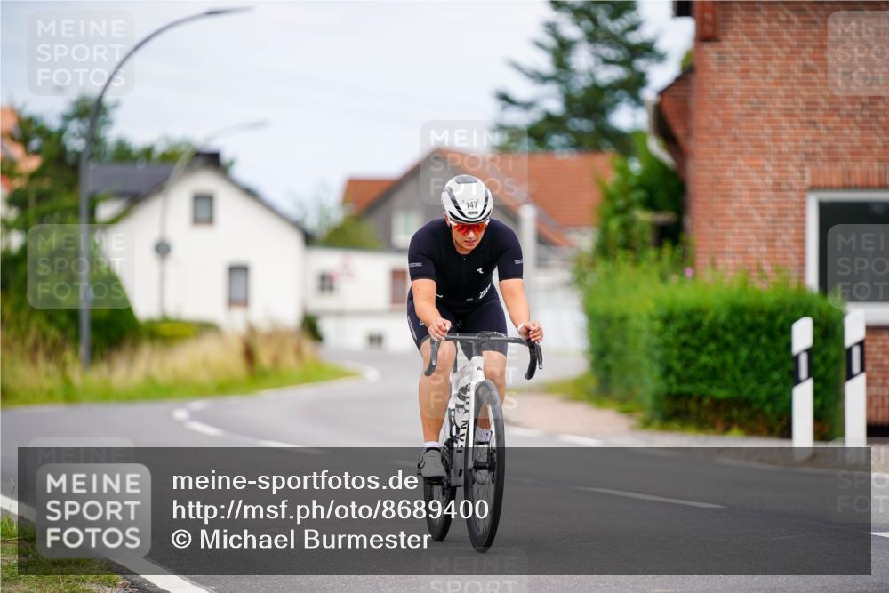 31.08.2025 - Elbe Triathlon Hamburg Michael Burmester http://msf.ph/oto/8689400 31.08.2025 16:19:19 Radfahren  meine-sportfotos.de