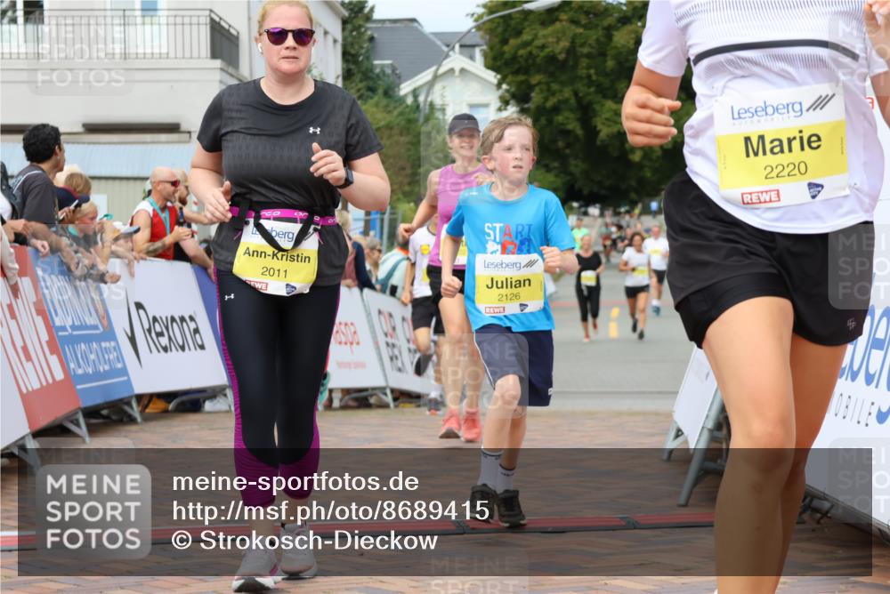 31.08.2025 - 21. Blankeneser Heldenlauf Strokosch-Dieckow http://msf.ph/oto/8689415 31.08.2025 10:33:27 Ziel 2011, 2044, 2126, 2640, 2639, 2220, 2221 meine-sportfotos.de