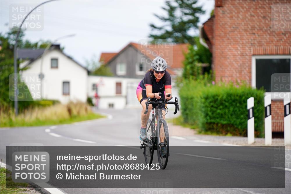 31.08.2025 - Elbe Triathlon Hamburg Michael Burmester http://msf.ph/oto/8689425 31.08.2025 16:19:57 Radfahren  meine-sportfotos.de