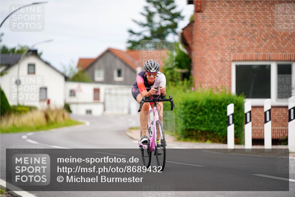 31.08.2025 - Elbe Triathlon Hamburg Michael Burmester http://msf.ph/oto/8689432 31.08.2025 16:20:09 Radfahren  meine-sportfotos.de