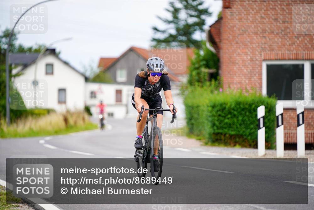 31.08.2025 - Elbe Triathlon Hamburg Michael Burmester http://msf.ph/oto/8689449 31.08.2025 16:20:30 Radfahren  meine-sportfotos.de