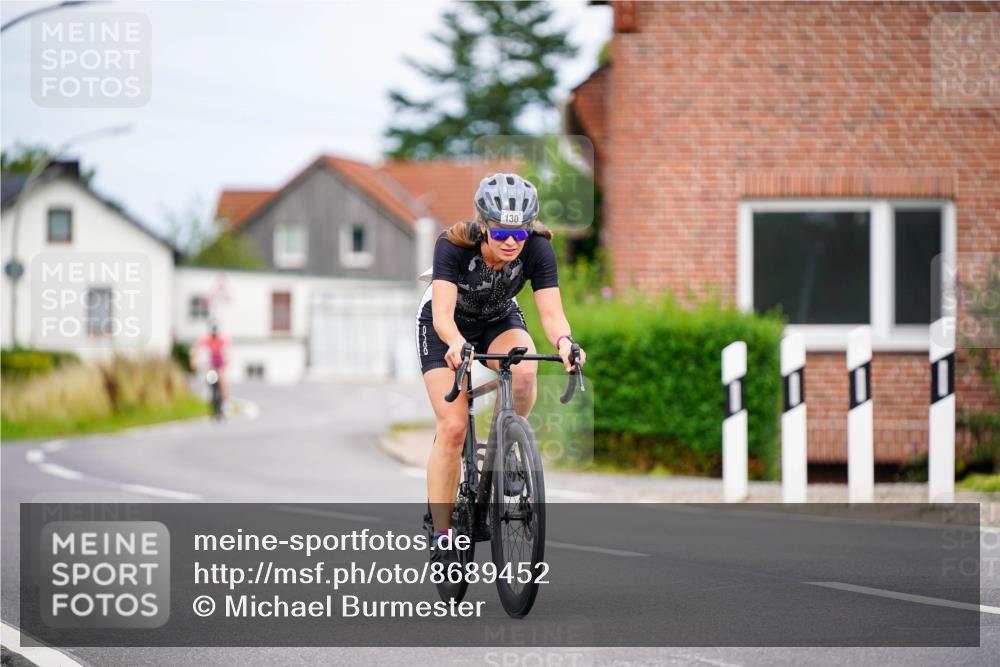 31.08.2025 - Elbe Triathlon Hamburg Michael Burmester http://msf.ph/oto/8689452 31.08.2025 16:20:31 Radfahren  meine-sportfotos.de