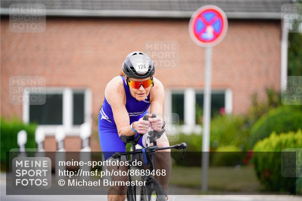 31.08.2025 - Elbe Triathlon Hamburg Michael Burmester http://msf.ph/oto/8689468 31.08.2025 16:20:46 Radfahren  meine-sportfotos.de