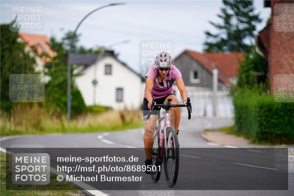 31.08.2025 - Elbe Triathlon Hamburg Michael Burmester http://msf.ph/oto/8689501 31.08.2025 16:23:29 Radfahren  meine-sportfotos.de