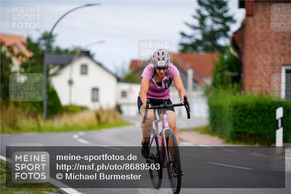 31.08.2025 - Elbe Triathlon Hamburg Michael Burmester http://msf.ph/oto/8689503 31.08.2025 16:23:29 Radfahren  meine-sportfotos.de