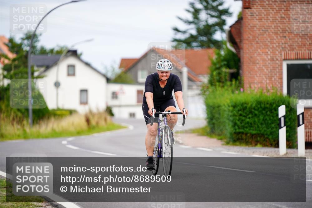 31.08.2025 - Elbe Triathlon Hamburg Michael Burmester http://msf.ph/oto/8689509 31.08.2025 16:23:50 Radfahren  meine-sportfotos.de