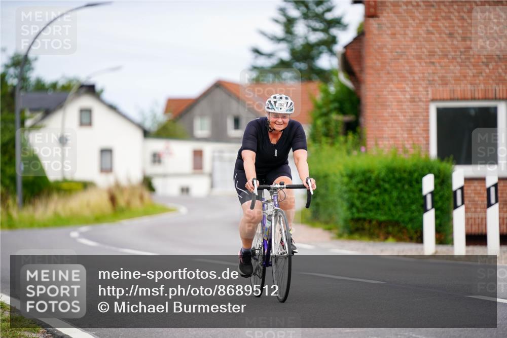 31.08.2025 - Elbe Triathlon Hamburg Michael Burmester http://msf.ph/oto/8689512 31.08.2025 16:23:51 Radfahren  meine-sportfotos.de
