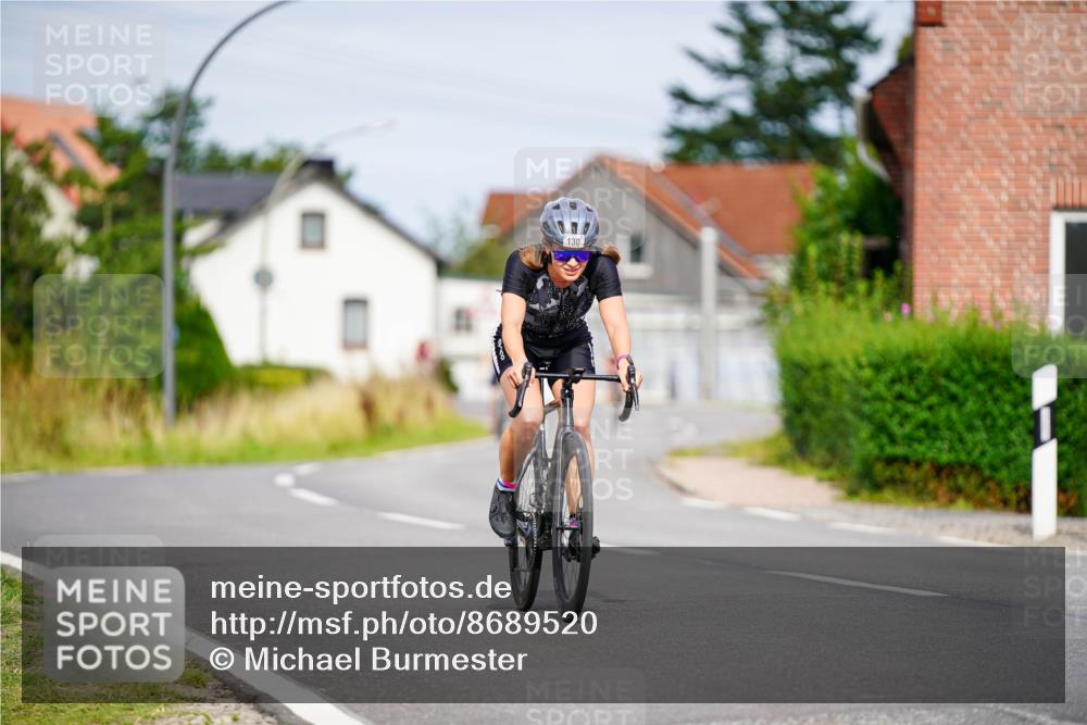 31.08.2025 - Elbe Triathlon Hamburg Michael Burmester http://msf.ph/oto/8689520 31.08.2025 16:25:06 Radfahren  meine-sportfotos.de