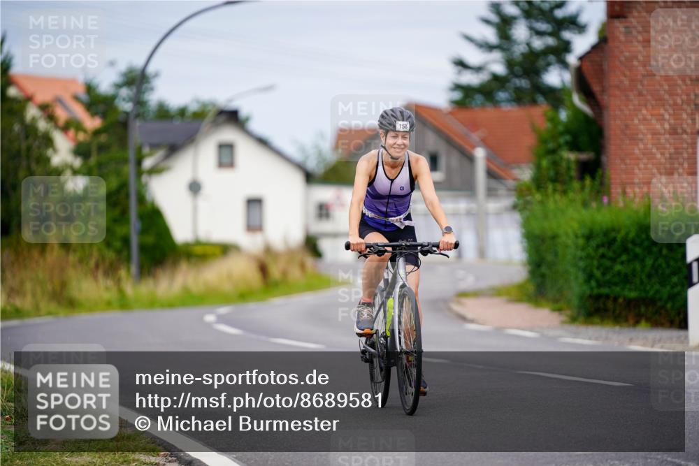 31.08.2025 - Elbe Triathlon Hamburg Michael Burmester http://msf.ph/oto/8689581 31.08.2025 16:30:45 Radfahren  meine-sportfotos.de