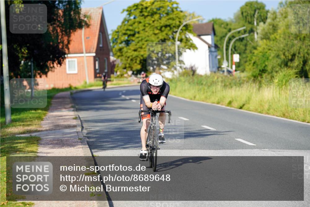31.08.2025 - Elbe Triathlon Hamburg Michael Burmester http://msf.ph/oto/8689648 31.08.2025 08:41:06 Radfahren 208, 211 meine-sportfotos.de