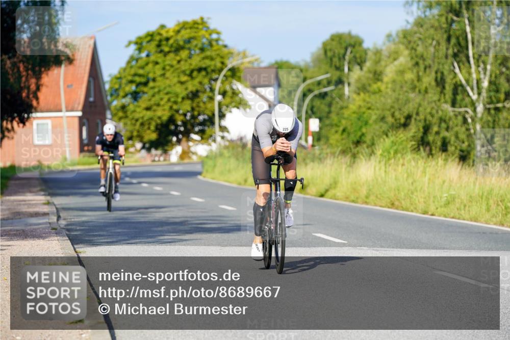 31.08.2025 - Elbe Triathlon Hamburg Michael Burmester http://msf.ph/oto/8689667 31.08.2025 08:41:39 Radfahren 225, 227 meine-sportfotos.de