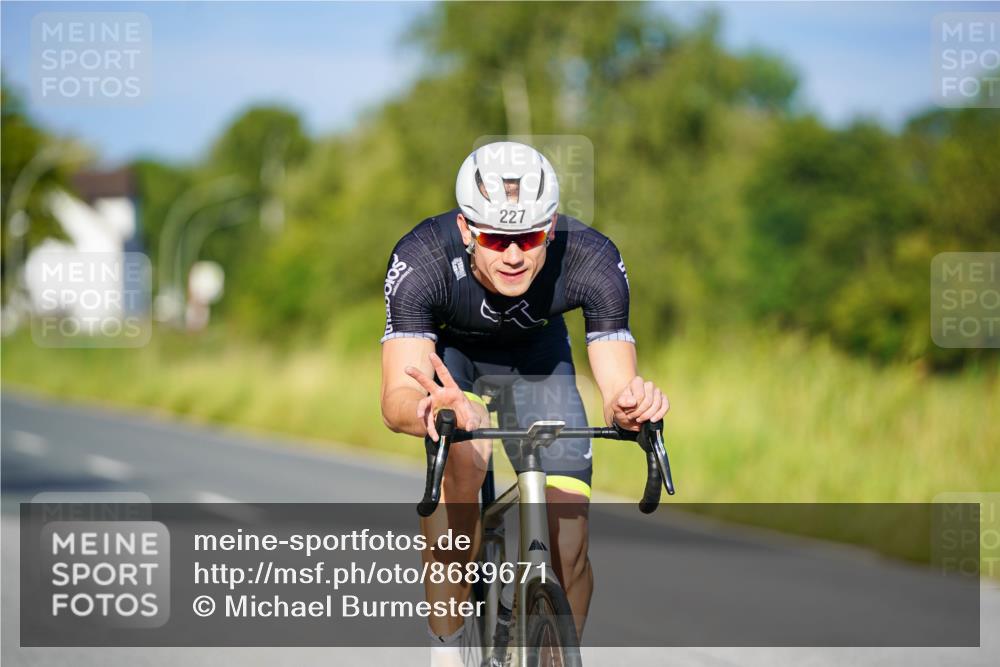 31.08.2025 - Elbe Triathlon Hamburg Michael Burmester http://msf.ph/oto/8689671 31.08.2025 08:41:43 Radfahren 225, 227 meine-sportfotos.de