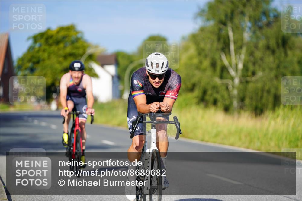 31.08.2025 - Elbe Triathlon Hamburg Michael Burmester http://msf.ph/oto/8689682 31.08.2025 08:41:58 Radfahren 180, 182 meine-sportfotos.de