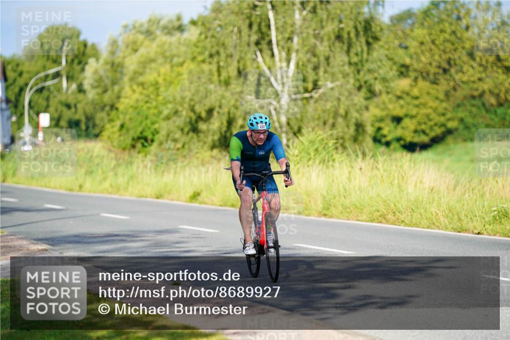 31.08.2025 - Elbe Triathlon Hamburg Michael Burmester http://msf.ph/oto/8689927 31.08.2025 08:47:26 Radfahren 206, 222 meine-sportfotos.de