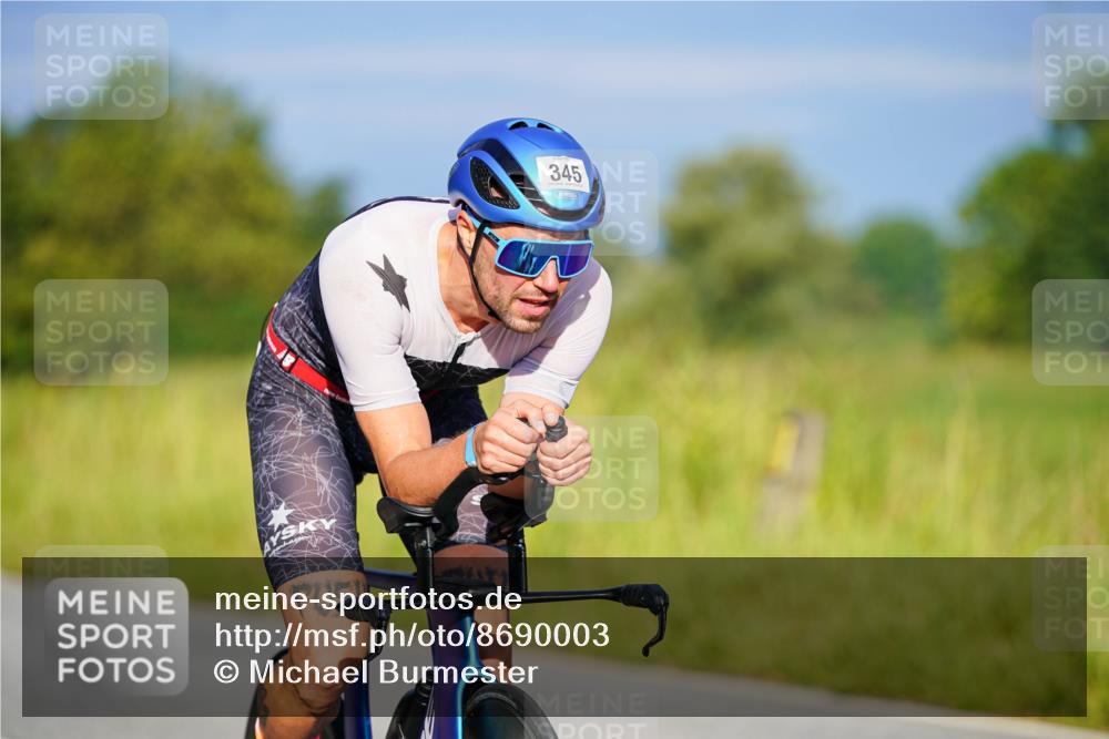 31.08.2025 - Elbe Triathlon Hamburg Michael Burmester http://msf.ph/oto/8690003 31.08.2025 08:49:10 Radfahren 345, 363 meine-sportfotos.de