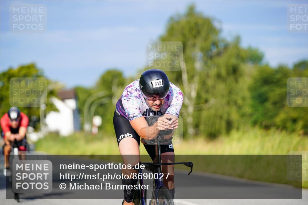 31.08.2025 - Elbe Triathlon Hamburg Michael Burmester http://msf.ph/oto/8690027 31.08.2025 08:49:37 Radfahren 312, 333 meine-sportfotos.de
