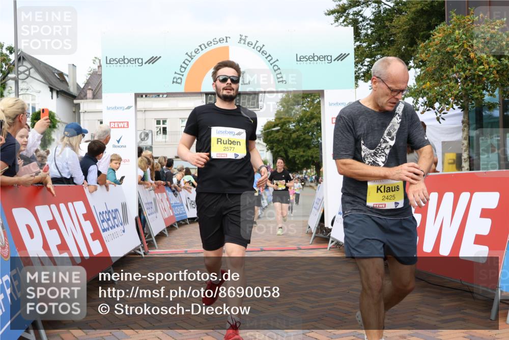 31.08.2025 - 21. Blankeneser Heldenlauf Strokosch-Dieckow http://msf.ph/oto/8690058 31.08.2025 10:27:52 Ziel 2577, 2775, 2425, 2345, 2344, 2402, 2197 meine-sportfotos.de