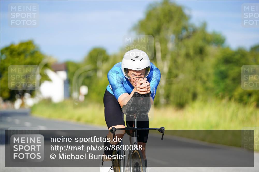 31.08.2025 - Elbe Triathlon Hamburg Michael Burmester http://msf.ph/oto/8690088 31.08.2025 08:50:29 Radfahren 186, 214, 223 meine-sportfotos.de
