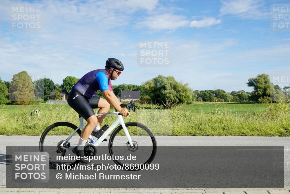 31.08.2025 - Elbe Triathlon Hamburg Michael Burmester http://msf.ph/oto/8690099 31.08.2025 09:34:19 Radfahren 297, 342, 612, 710 meine-sportfotos.de
