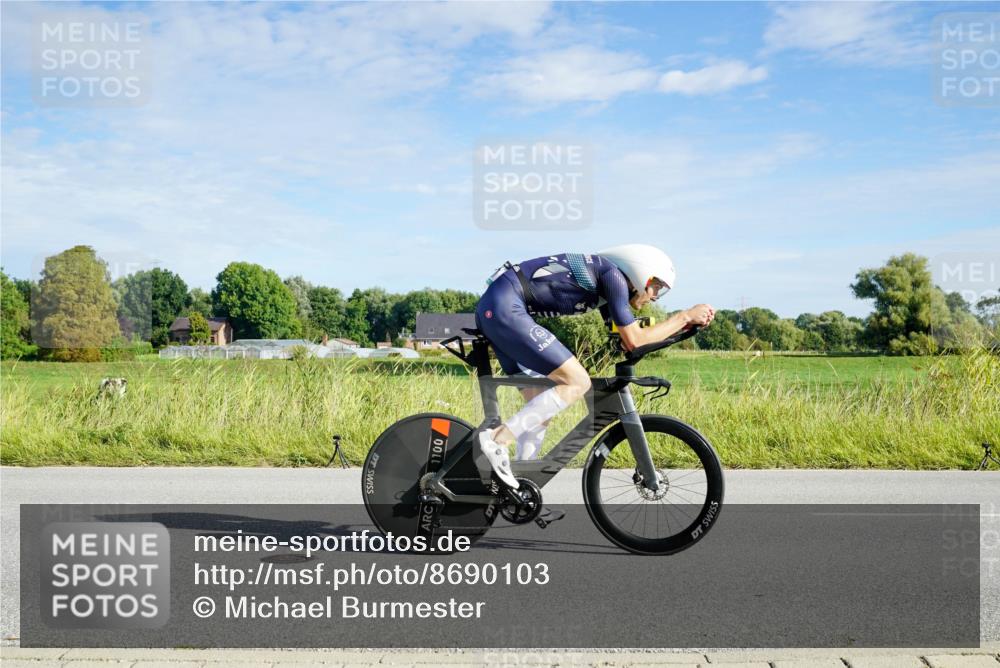 31.08.2025 - Elbe Triathlon Hamburg Michael Burmester http://msf.ph/oto/8690103 31.08.2025 09:34:29 Radfahren 257, 600, 739 meine-sportfotos.de