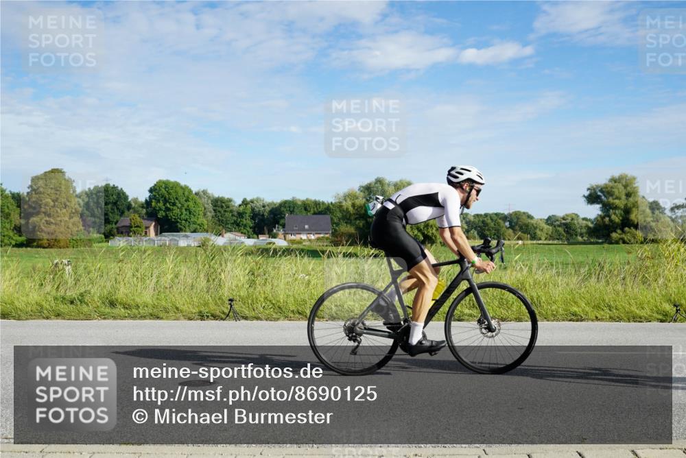 31.08.2025 - Elbe Triathlon Hamburg Michael Burmester http://msf.ph/oto/8690125 31.08.2025 09:34:55 Radfahren 264, 375, 422, 440, 537, 568, 606, 727 meine-sportfotos.de