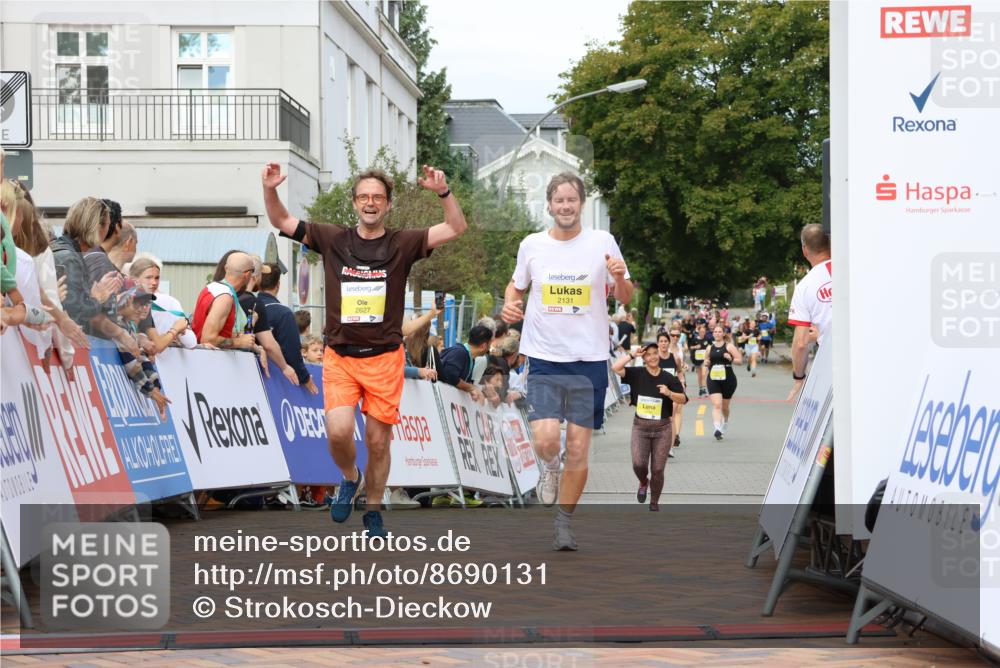 31.08.2025 - 21. Blankeneser Heldenlauf Strokosch-Dieckow http://msf.ph/oto/8690131 31.08.2025 10:32:17 Ziel 2418, 2131, 2182, 2627 meine-sportfotos.de
